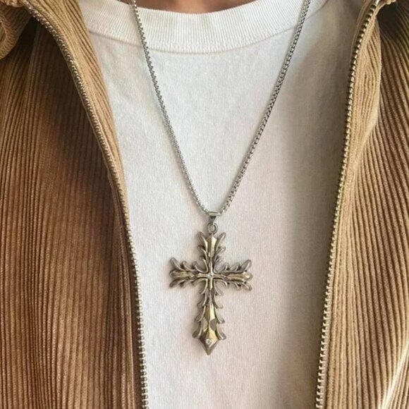 grunge silver cross pendant necklace - Picture 2 of 6